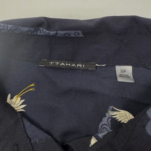 T Tahari Long Sleeve Crane Print Blouse Small/Petite Navy EUC - Picture 7 of 8